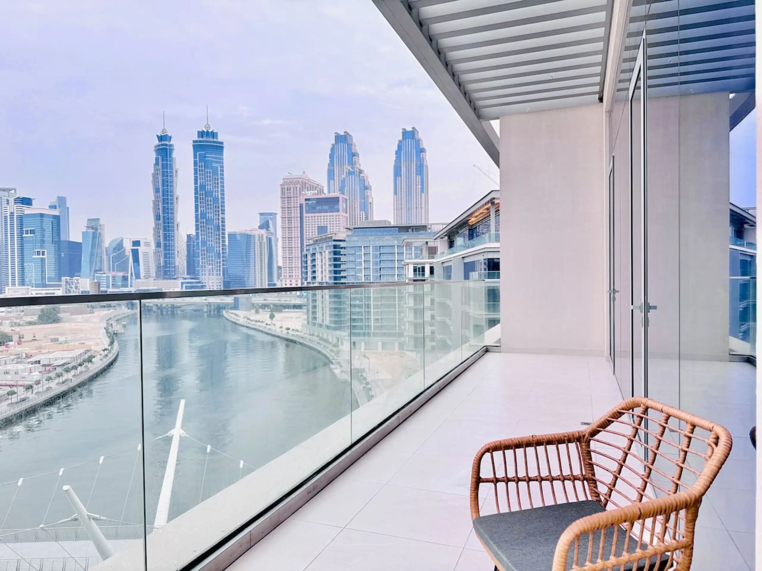 Canal Front Luxury 2BR Stay (10)