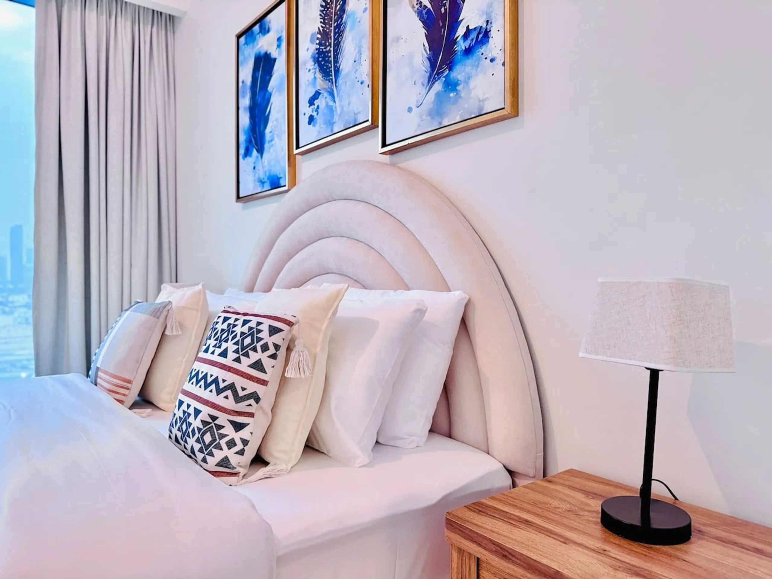 Canal Front Luxury 2BR Stay (13)