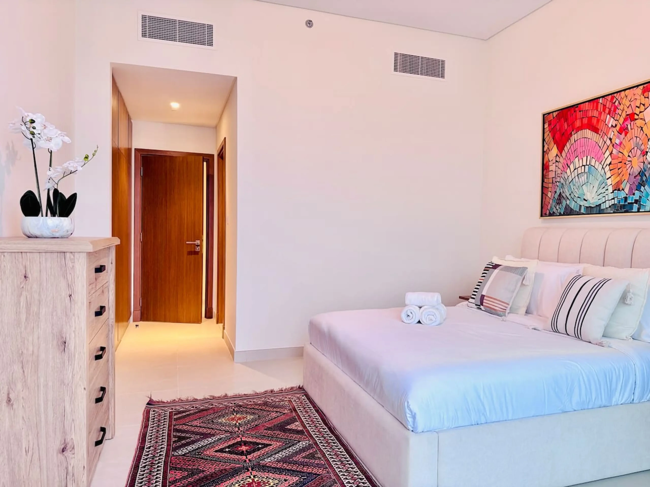 Canal Front Luxury 2BR Stay (14)
