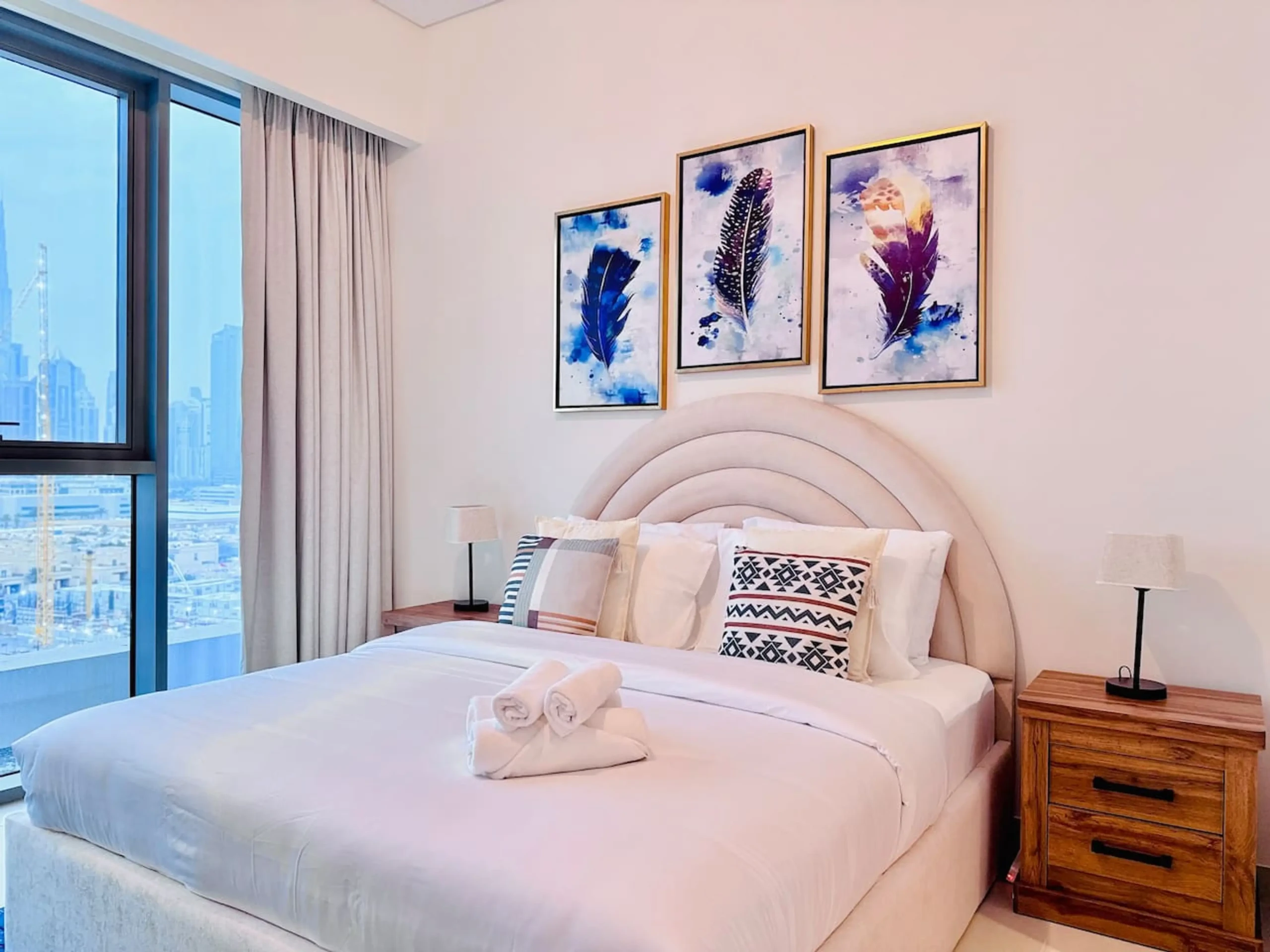 Canal Front Luxury 2BR Stay (15)