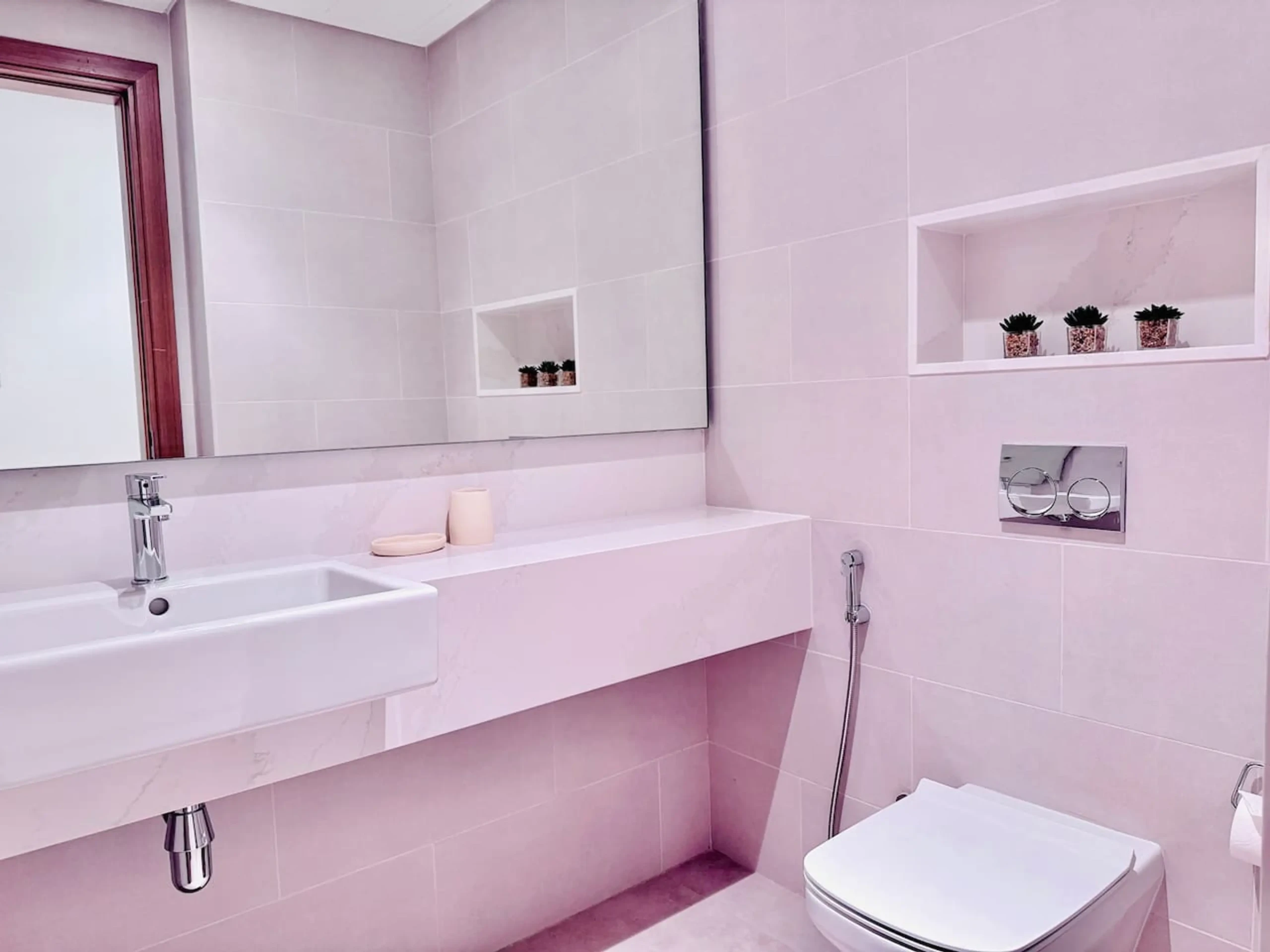 Canal Front Luxury 2BR Stay (16)