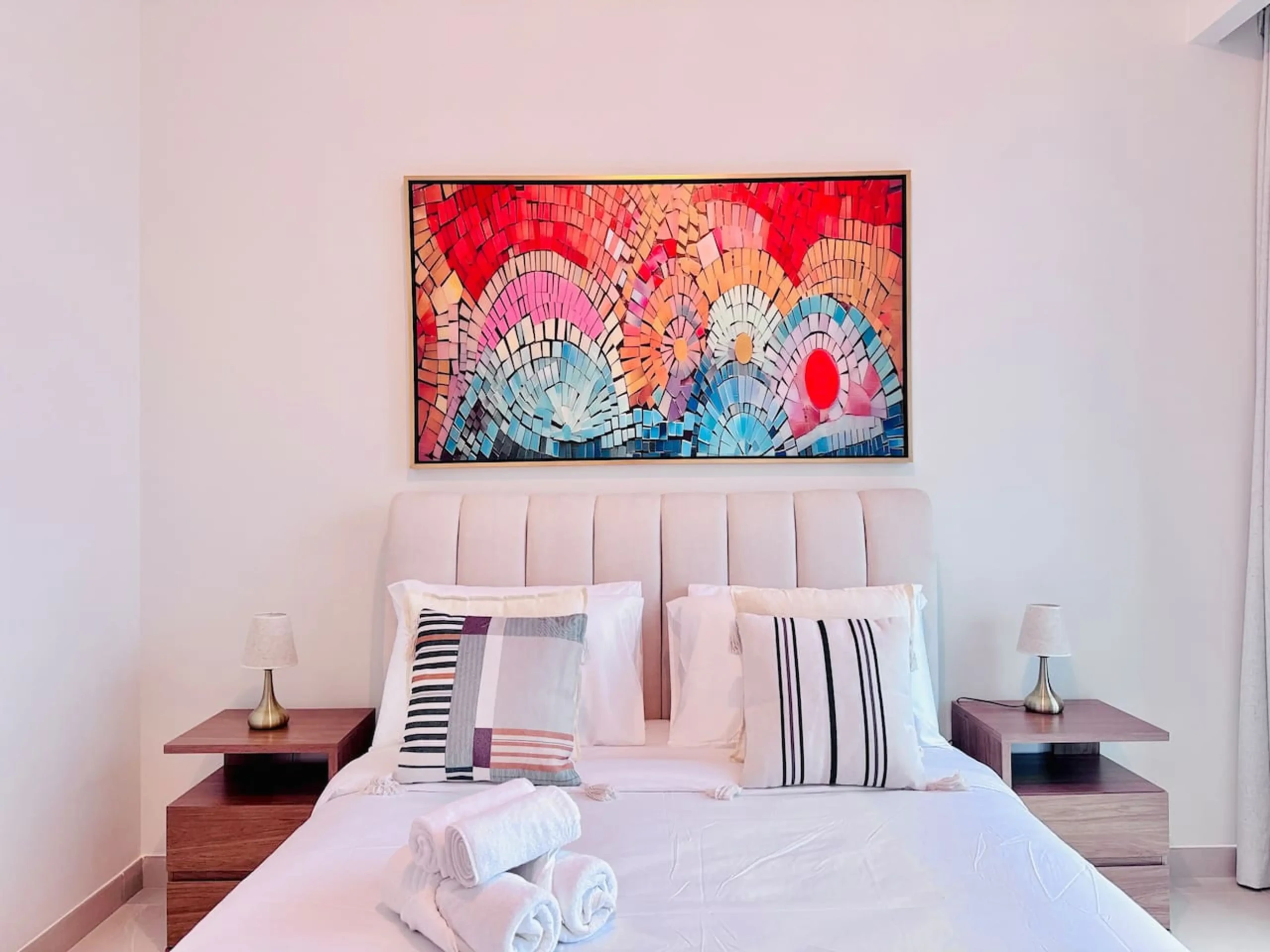 Canal Front Luxury 2BR Stay (2)