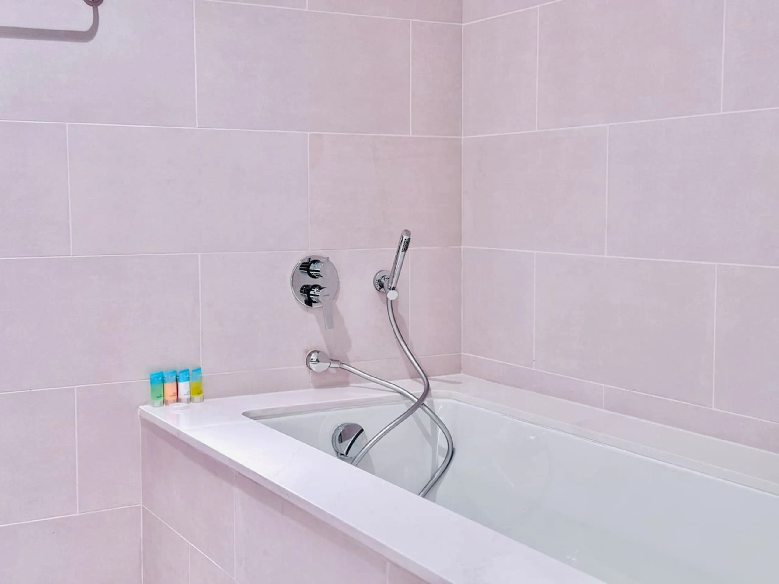 Canal Front Luxury 2BR Stay (25)