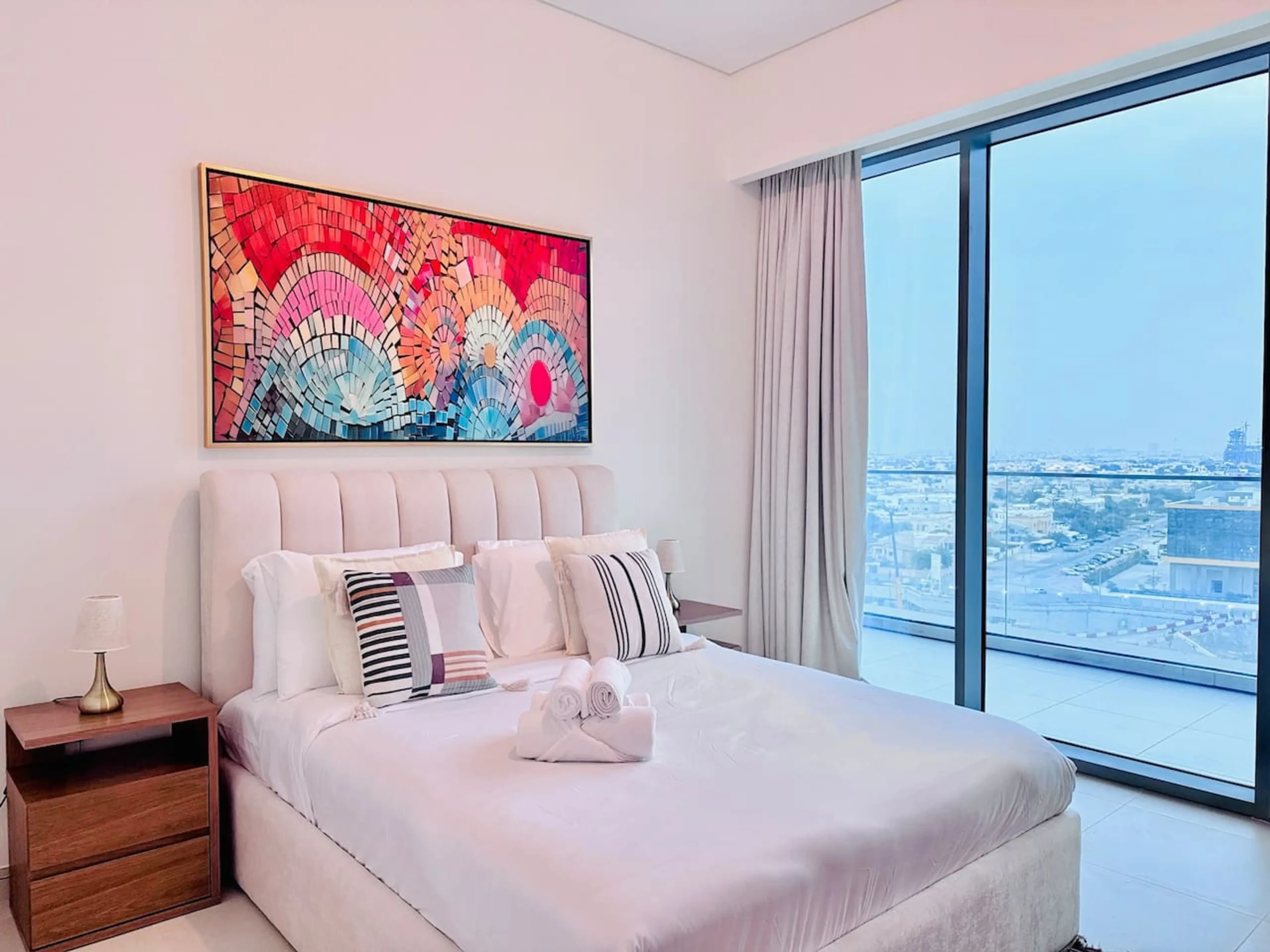 Canal Front Luxury 2BR Stay (31)