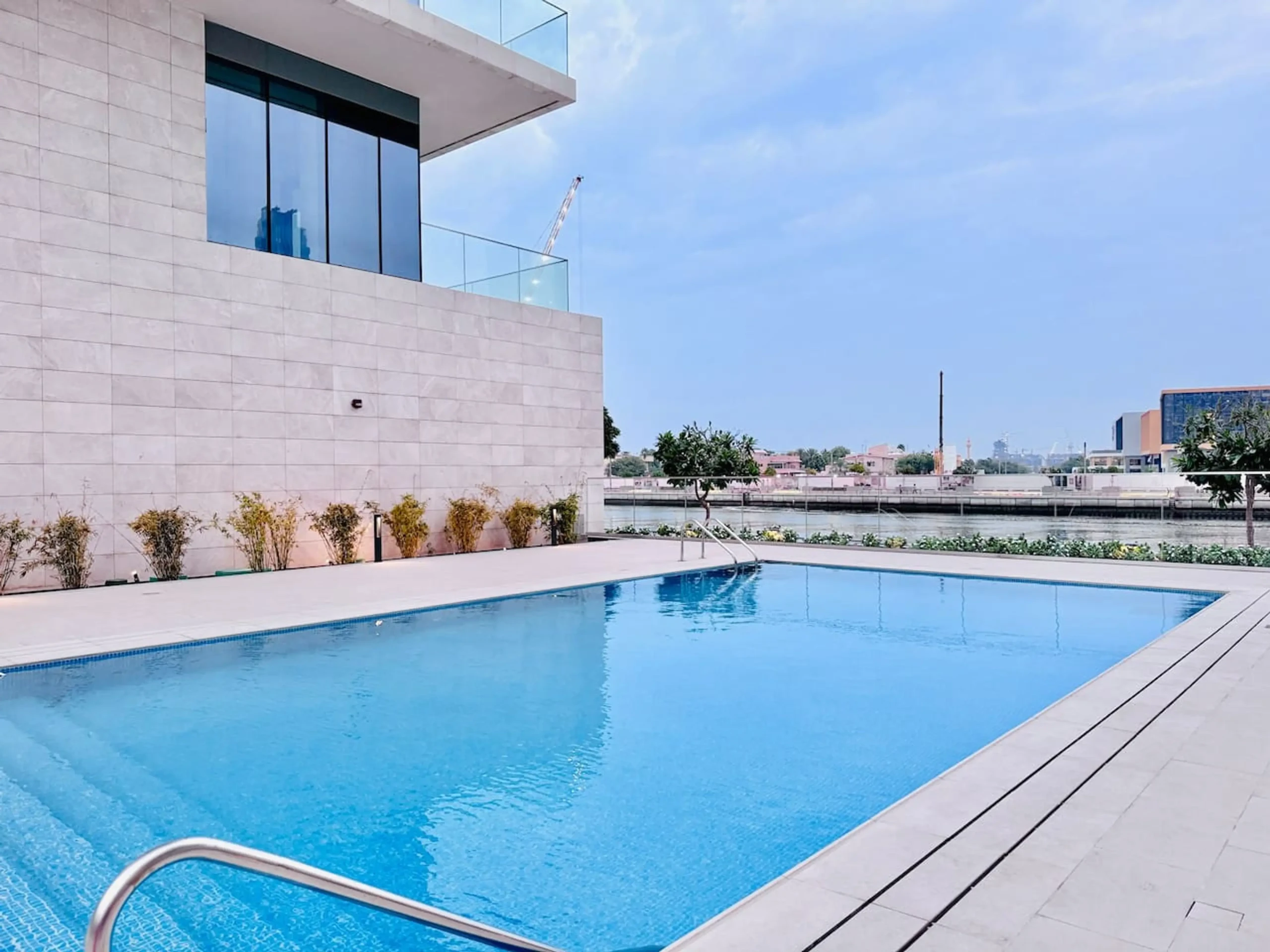 Canal Front Luxury 2BR Stay (34)