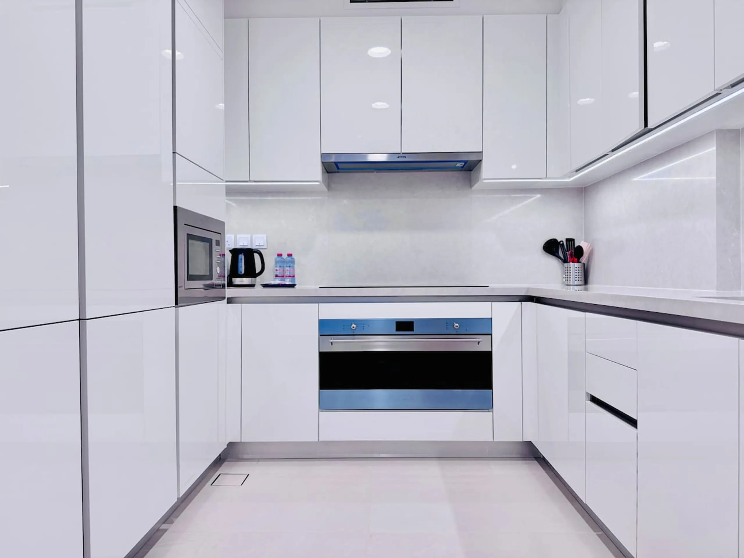 Canal Front Luxury 2BR Stay (36)