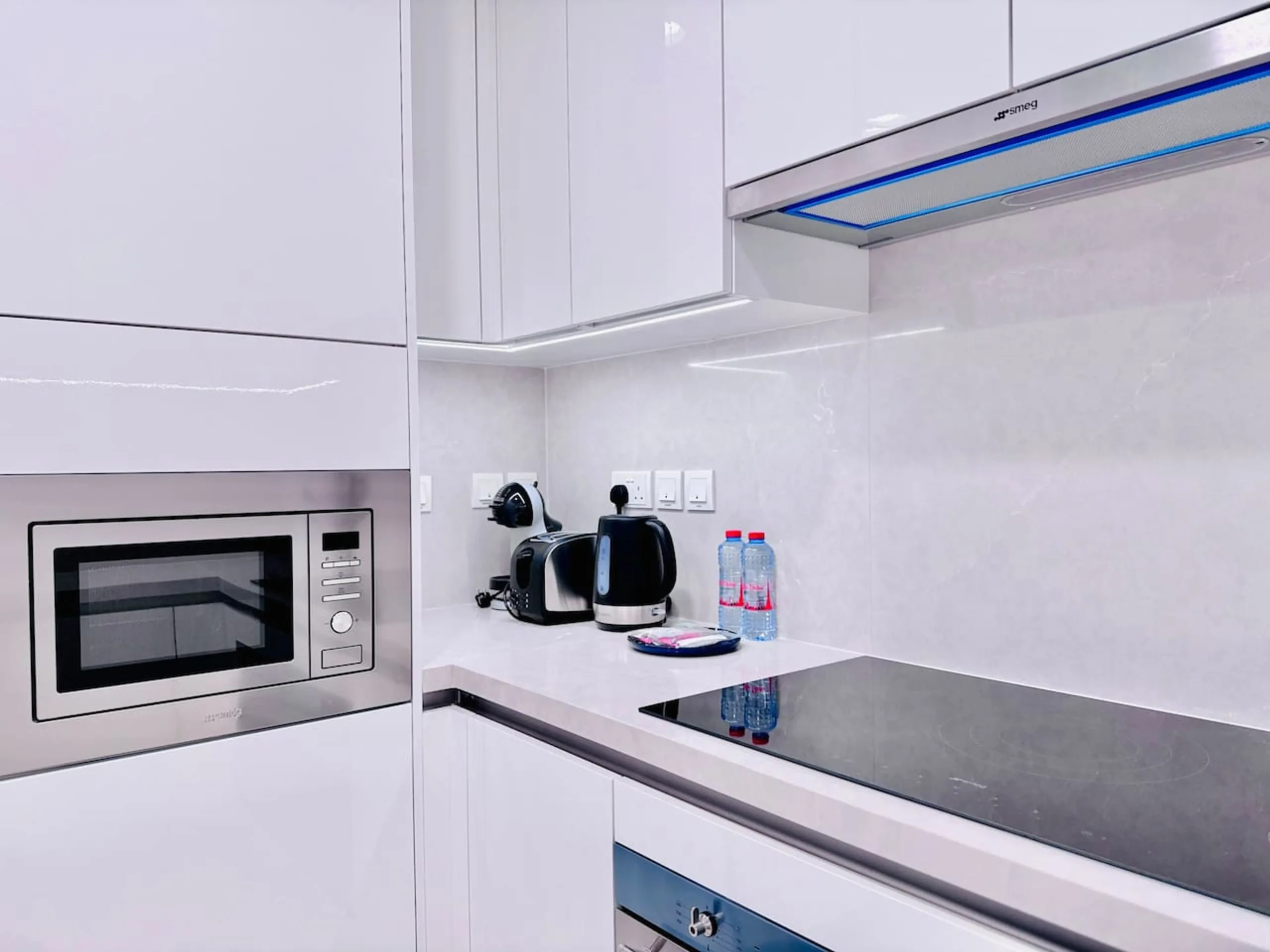 Canal Front Luxury 2BR Stay (40)