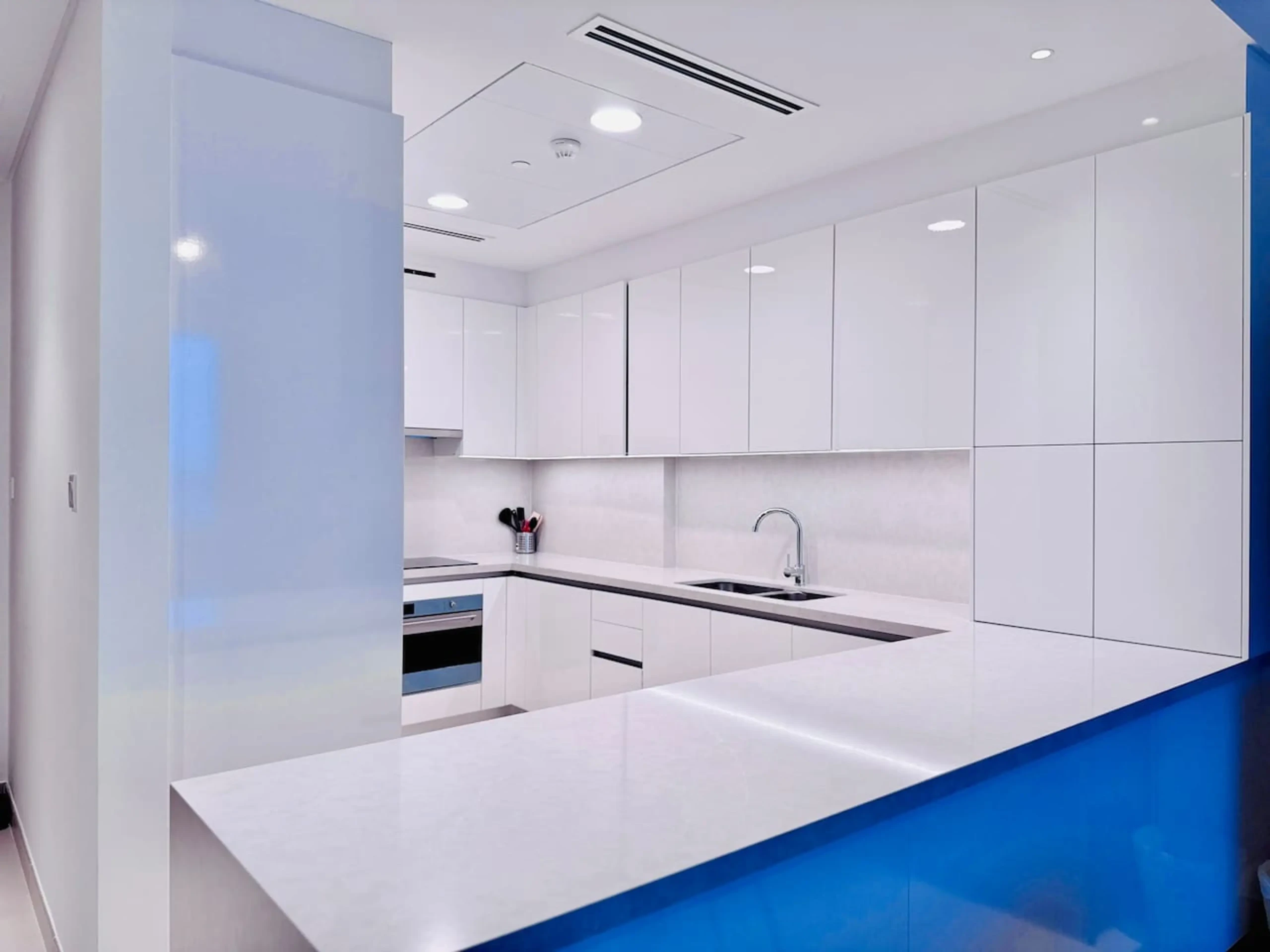 Canal Front Luxury 2BR Stay (42)