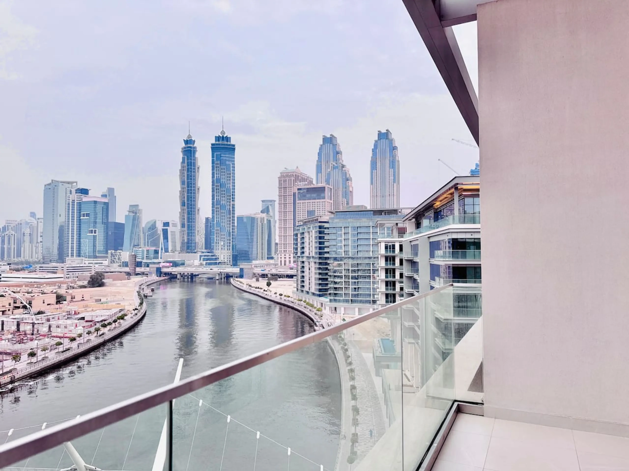 Canal Front Luxury 2BR Stay (43)