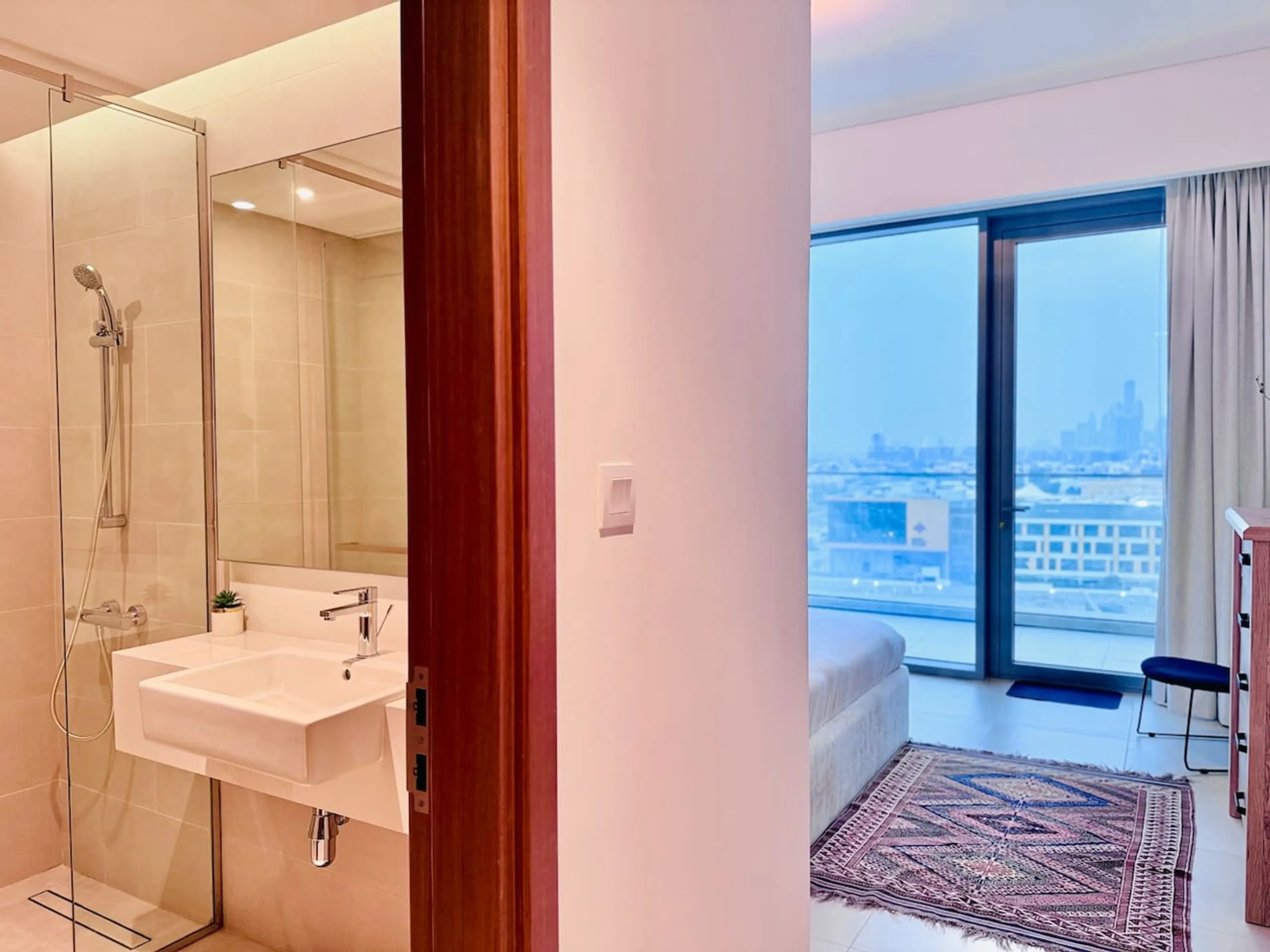 Canal Front Luxury 2BR Stay (45)