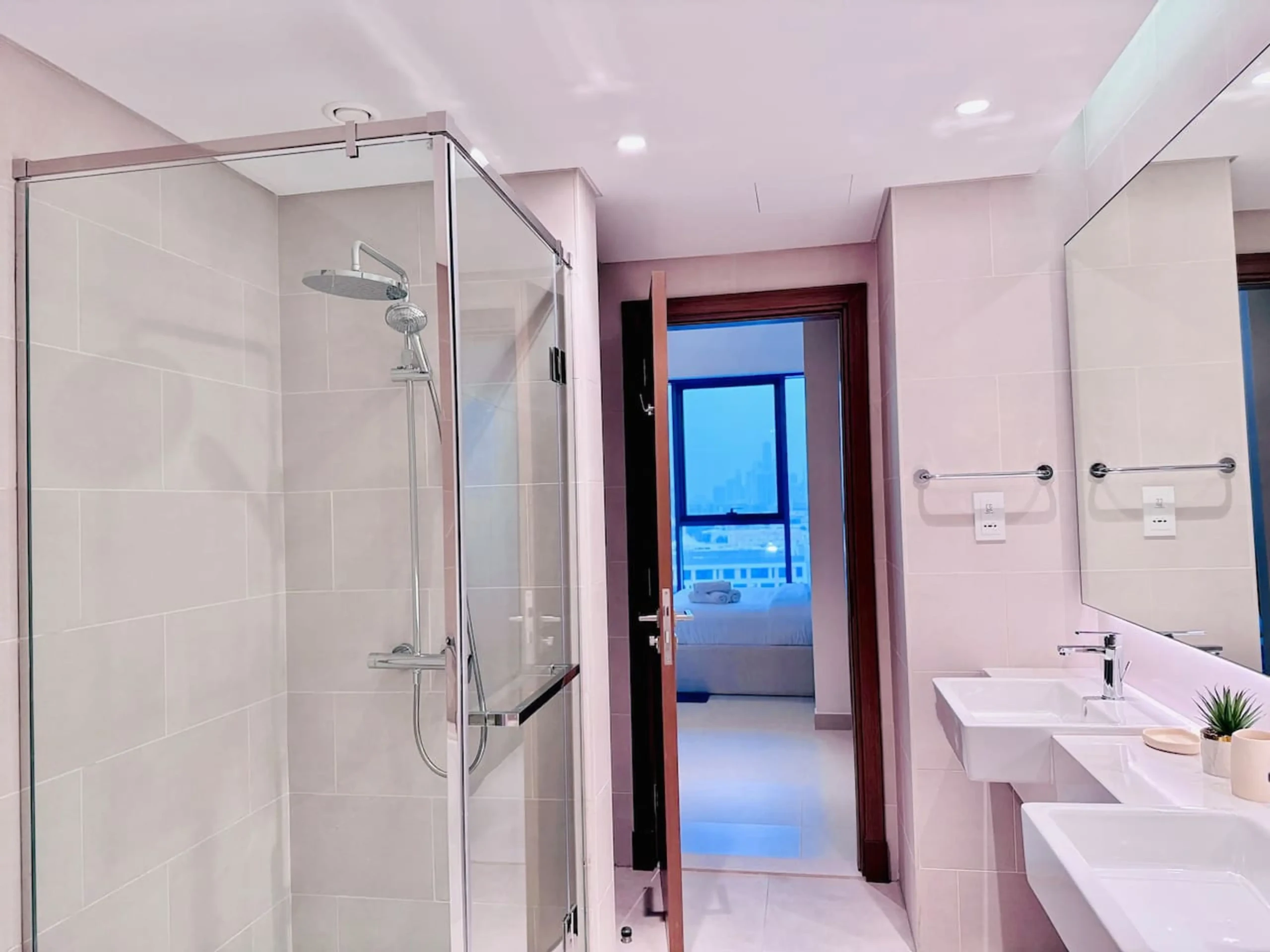 Canal Front Luxury 2BR Stay (47)
