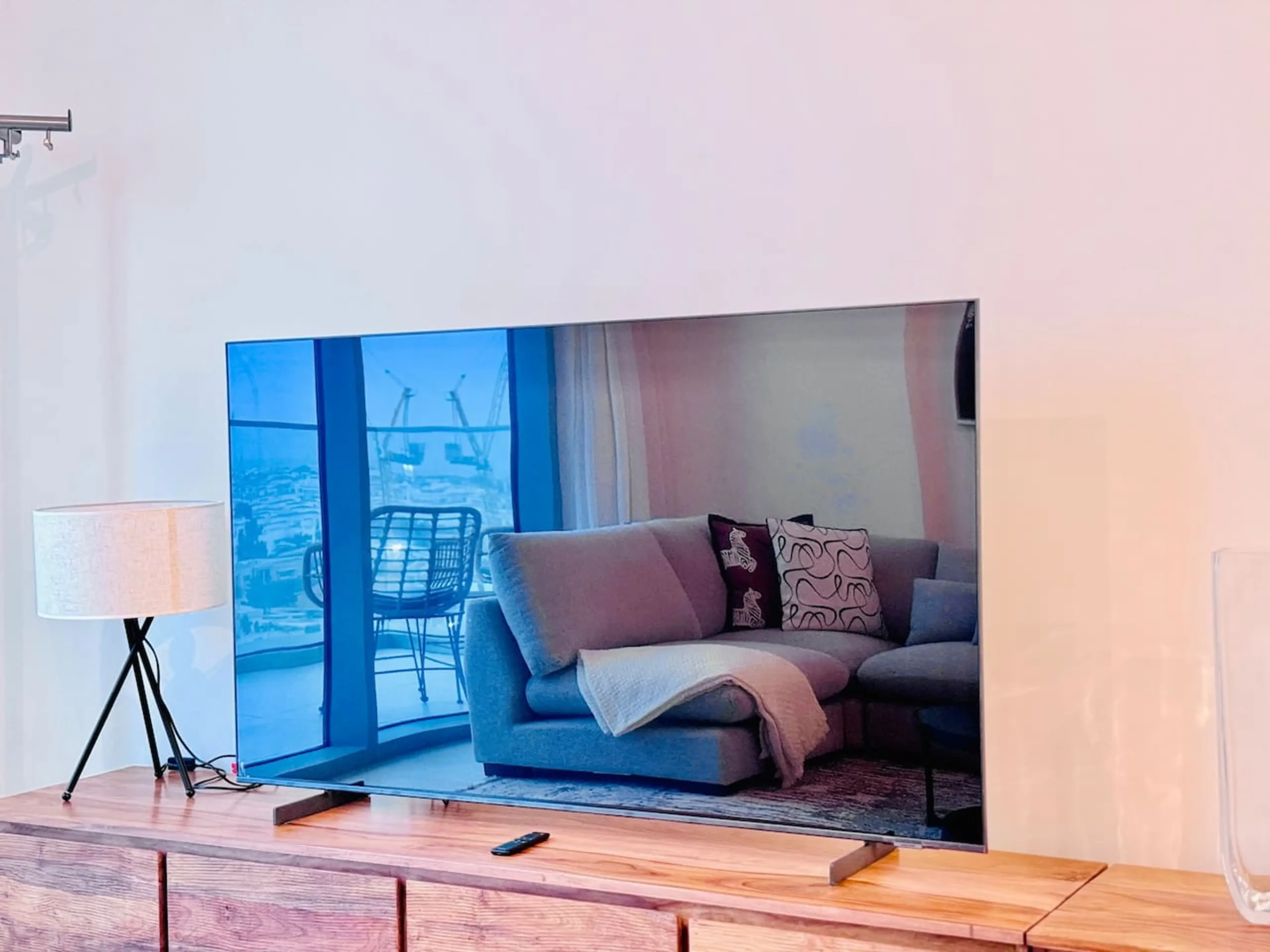 Canal Front Luxury 2BR Stay (5)