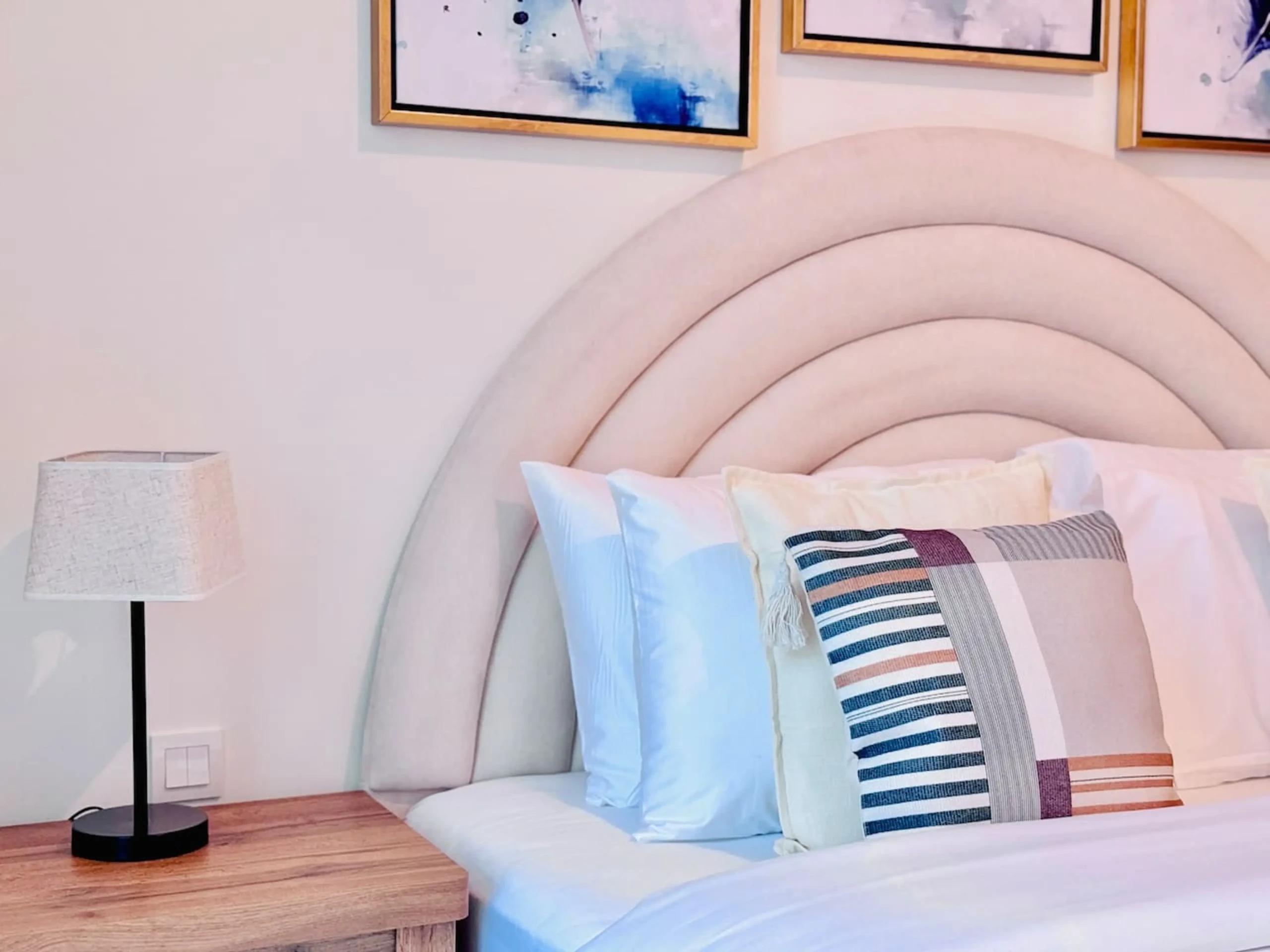 Canal Front Luxury 2BR Stay (9)