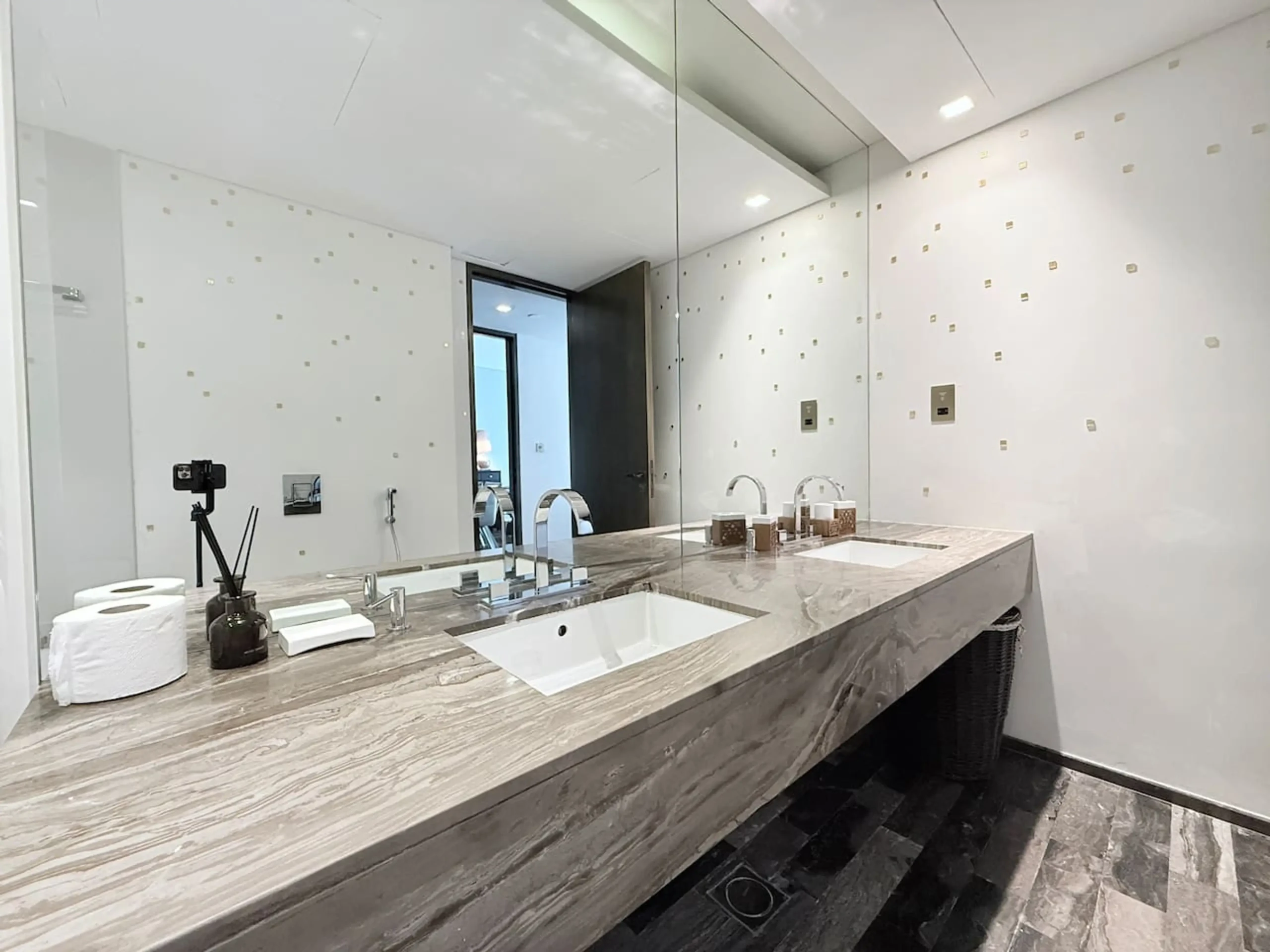 Fendi 1BR - Damac Heights (137)