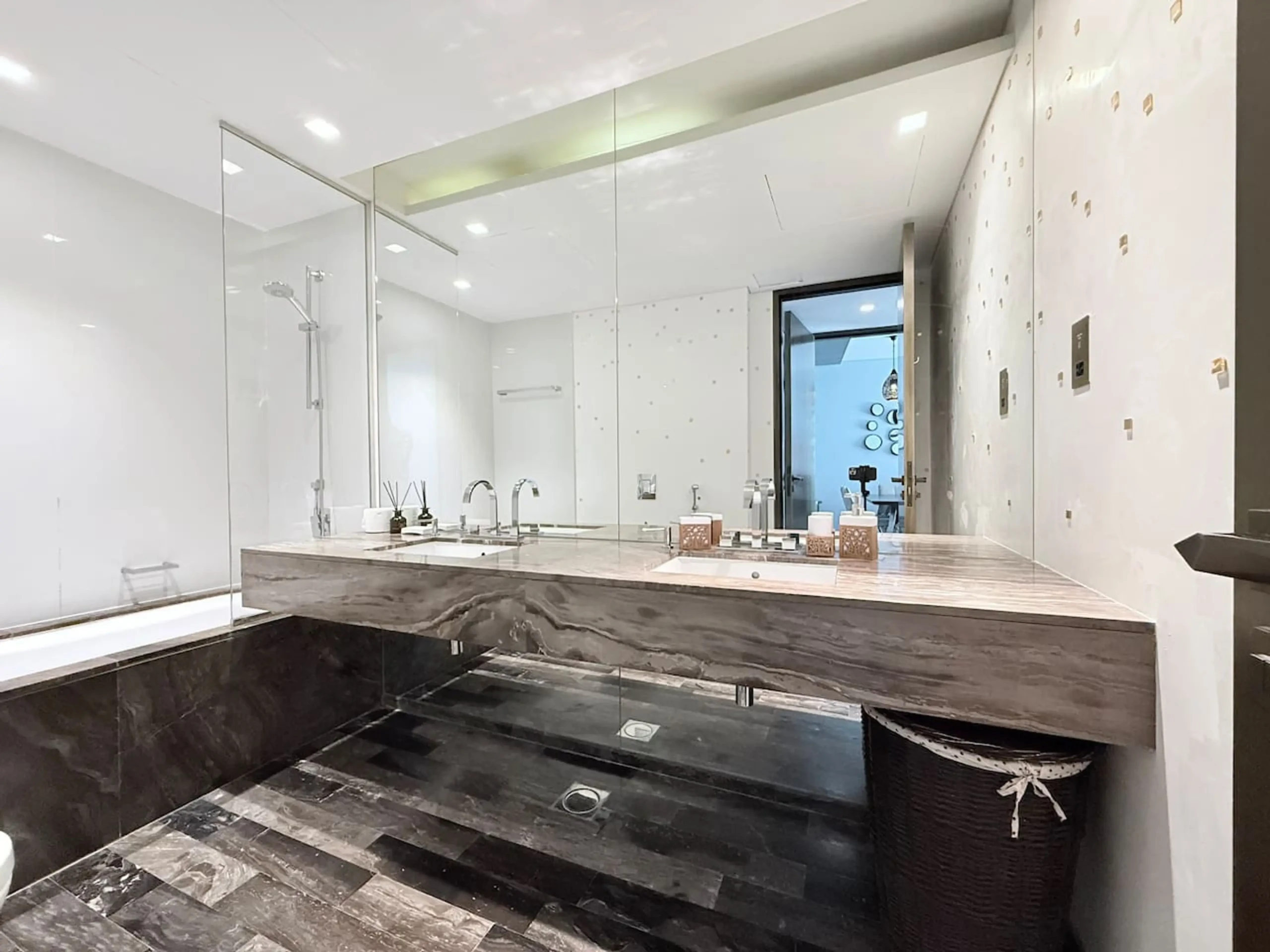 Fendi 1BR - Damac Heights (72)