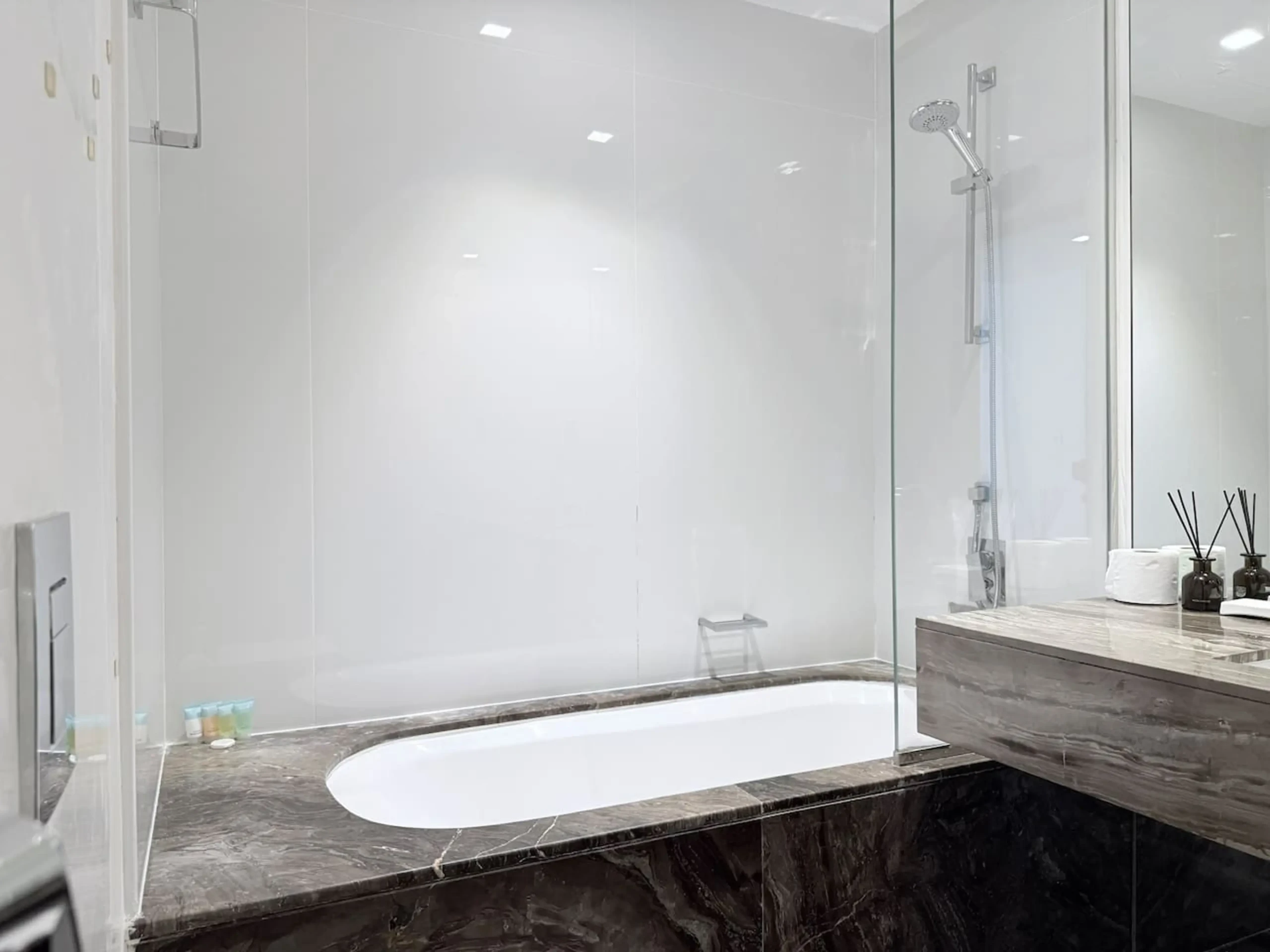 Fendi 1BR - Damac Heights (78)