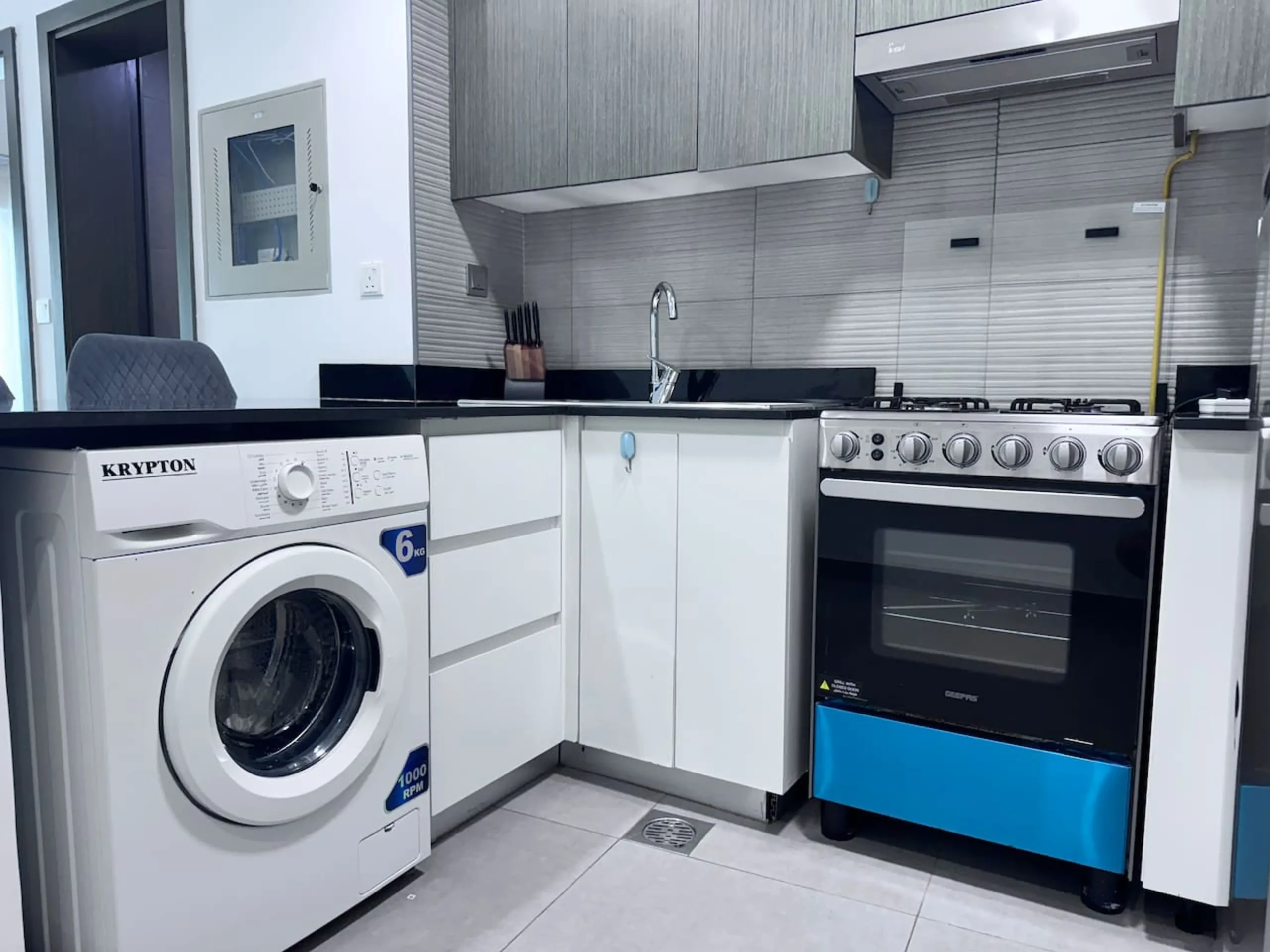 Modern 1BR Apt in Bella Rose DSP (11)