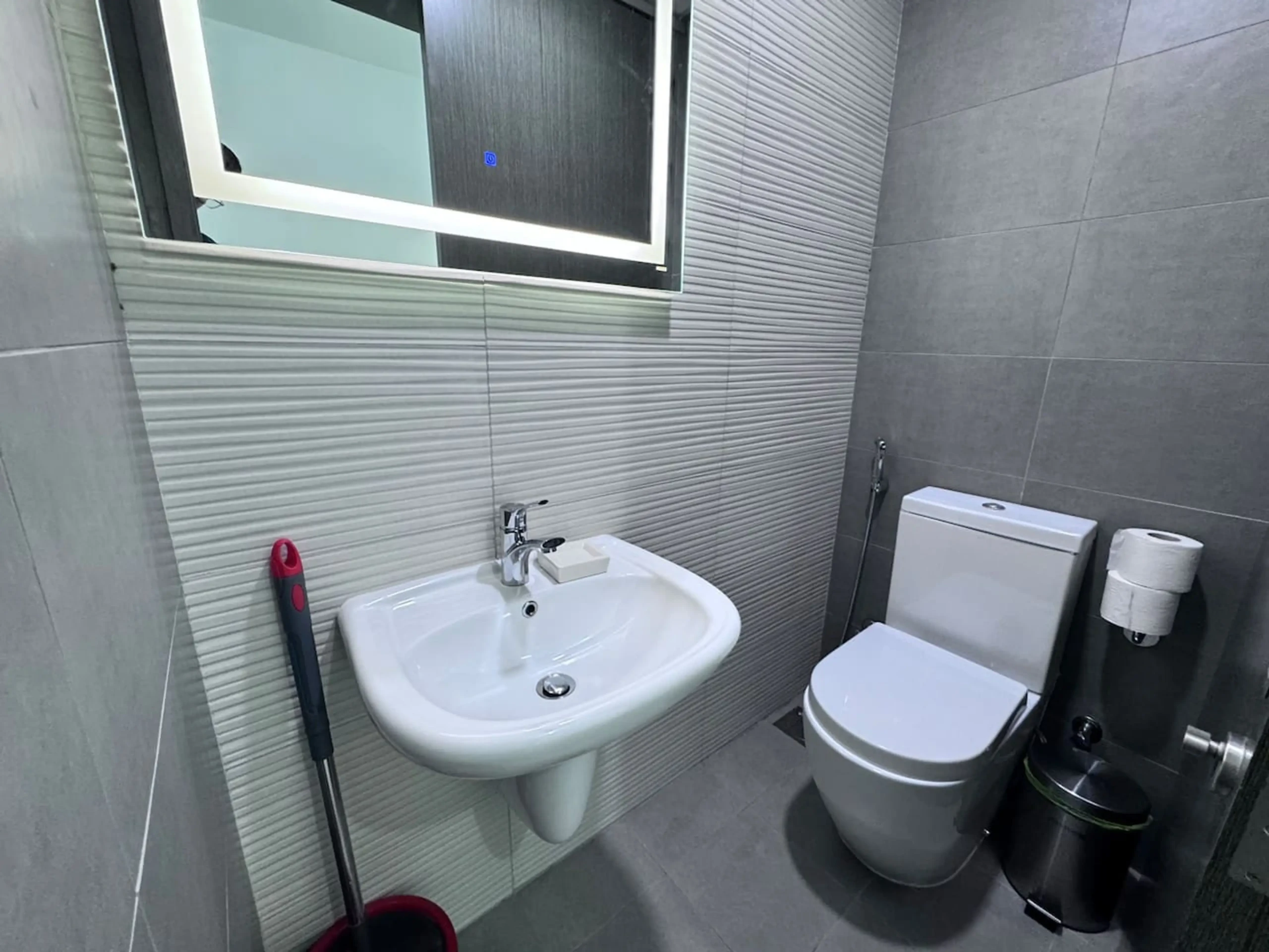 Modern 1BR Apt in Bella Rose DSP (18)