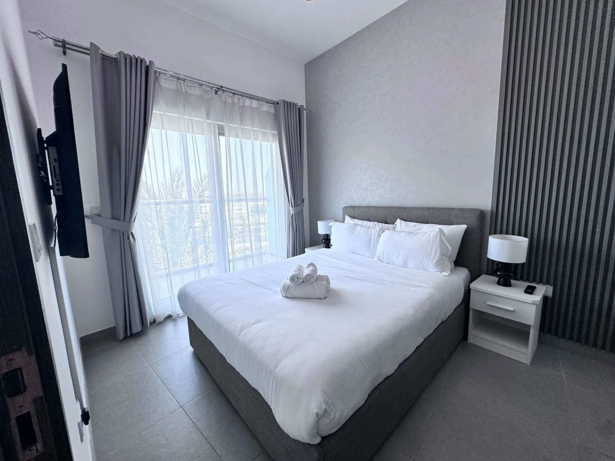 Modern 1BR Apt in Bella Rose DSP (22)