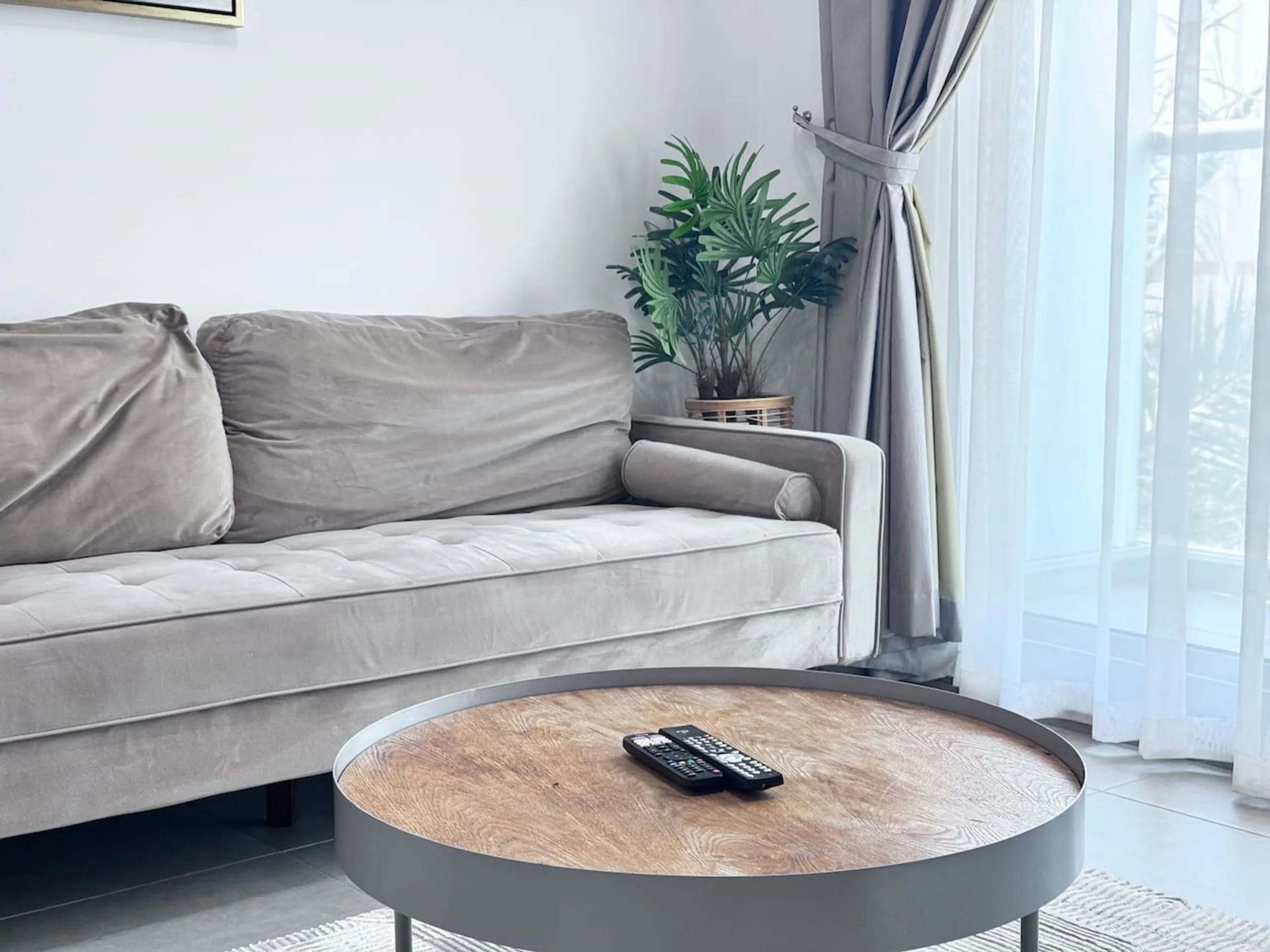Modern 1BR Apt in Bella Rose DSP (29)