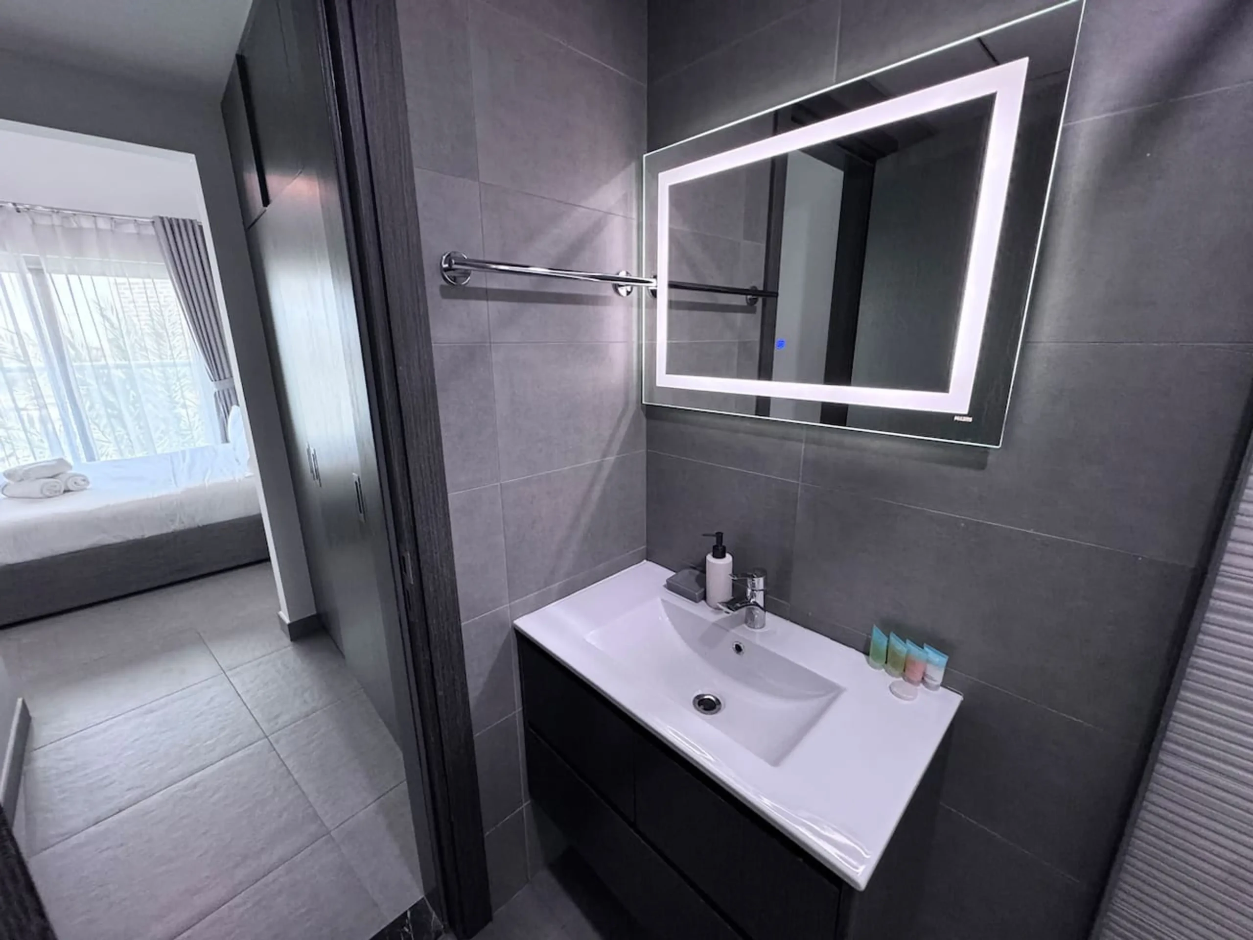 Modern 1BR Apt in Bella Rose DSP (31)