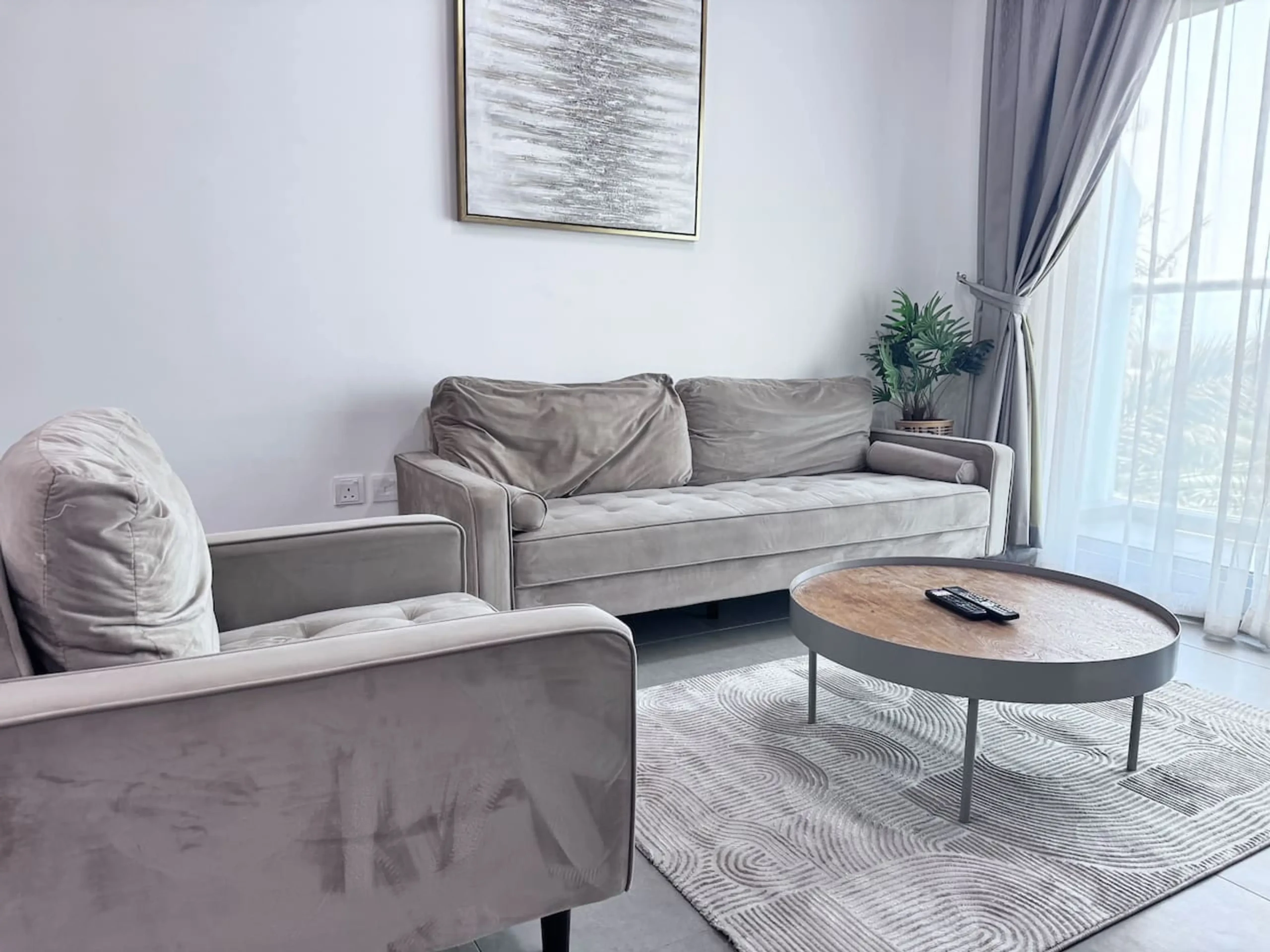 Modern 1BR Apt in Bella Rose DSP (42)