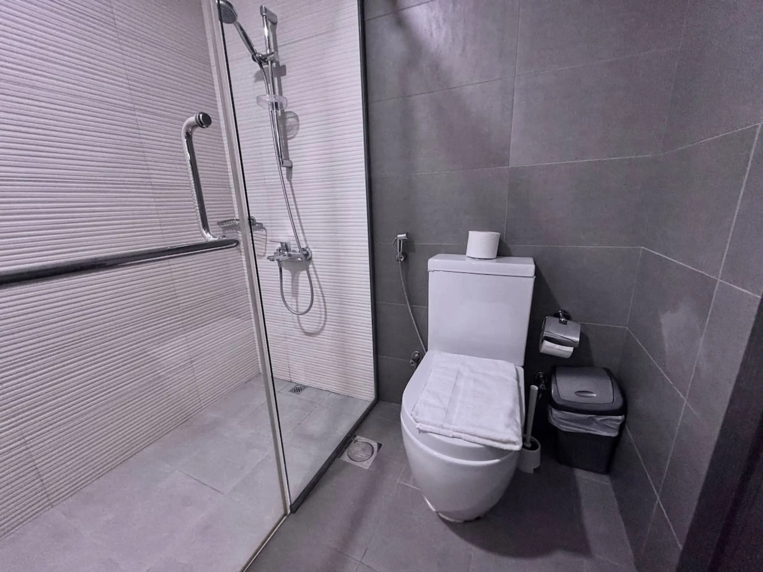 Modern 1BR Apt in Bella Rose DSP (50)